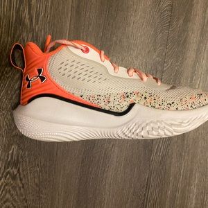 Women’s Size 8 Under Armour Basketball Sneakers